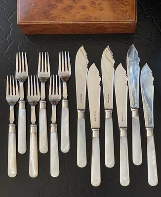Raro juego de 12 tenedores de cuchillos ingleses de plata esterlina madreperla para peces 7,5/6,25” c1934 Foto 1 de 4