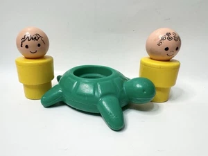Lotto giocattoli vasca da bagno Fisher Price 2 piccole persone grosse tartaruga verde 1974 vintage - Foto 1 di 5