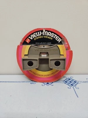 View-Master VIEWER IN SEALED PACKAGE Brown GAF Corporation Made In USA Vintage  - Image 1 of 4