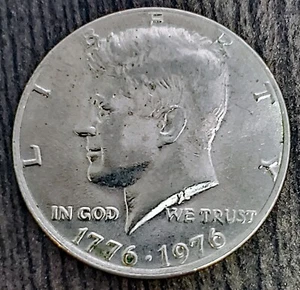 1776-1976 Bicentennial Philadelphia Mint No Mint Mark Kennedy Half Dollar - Picture 1 of 4