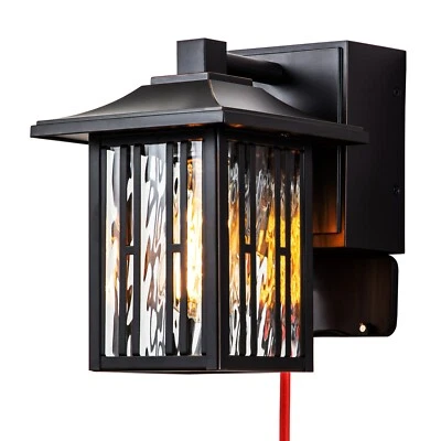 Luces de porche con toma GFCI, luz de pared exterior negra con vidrio ondulado de agua Foto 1 de 4