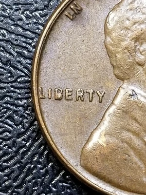 1957 D Lincoln Wheat Penny ) (Mint error) U.S. Cent.  9,5,B Error - Image 1 of 4