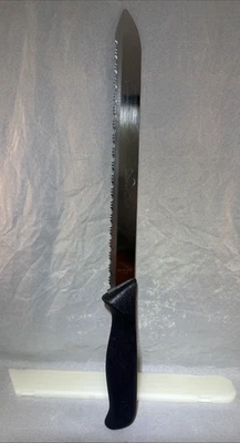 Cuchillo para pan de acero inoxidable dentado Pampered Chef de 9" con funda protectora dura Foto 1 de 4
