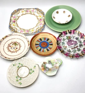 Piatti piattini vintage in porcellana Bone China. Lotto misto di 8 collezionisti o artigianali - Foto 1 di 8