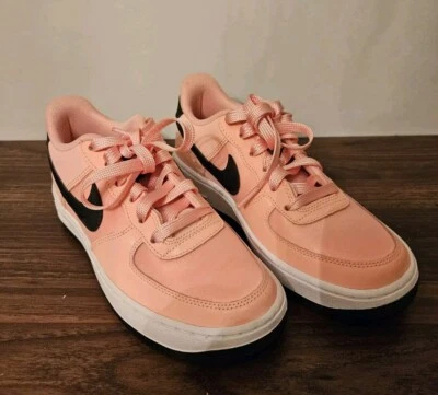 Nike Air Force 1 Día de San Valentín Coral Blanqueado Zapatilla Baja 4Y BQ6980-600   Foto 1 de 4