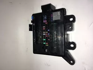 2016-2017 CAMARO TRUNK FUSE BLOCK VEHICLES W/O MEMORY SEATS/MIRRORS NEW 84044726 - Foto 1 di 3