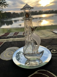 Gesponnene Glasfigur von Leuchtturm und Schiff auf Spiegelsockel 5 Zoll - Bild 1 von 12