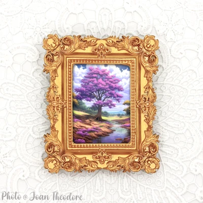 Mini impressão artística roxa de paisagem de árvore e céu em moldura ornamentada estilo vintage dourado - Imagem 1 de 2