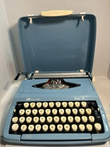 SCM Smith Corona Cougar XL Turquoise Portable Typewriter W/ Cover 1648 - Picture 1 of 10