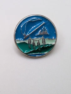 Mountains & Forest Lapel Pin Nice Vintage Enamel  - Bild 1 von 3