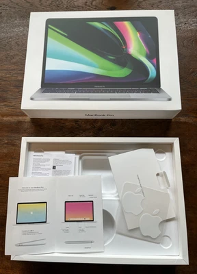 SOLO CAJA VACÍA - 13 pulgadas Apple MacBook Pro 8 GB Modelo A2338 - PRE-USADO Foto 1 de 4