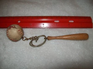 ANTIGUO LLAVERO DE BÉISBOL Y BATE, LLAVERO 6" DE LARGO - Imagen 1 de 6
