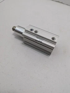 Cilindro de abrazadera SMC MKG32-20LZ-X2094 /MKG3220LZX2094 NUEVO (sin caja, stock antiguo) - Imagen 1 de 3