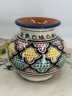 VINTAGE hand painted MOROCCAN pottery red/yellow/green vase 13cm SERGHINI SAFI - Image 1 of 4