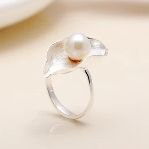 Anillo de boda redondo de plata de ley 925 con perlas blancas para mujer - Imagen 1 de 4