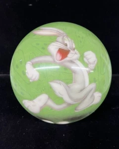 VINTAGE BOWLING BOWL - BUGS BUNNY & ELMER FUDD CHASE - Picture 1 of 7