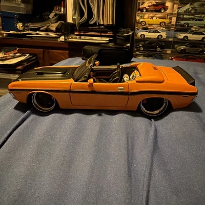 Maisto Pro Rodz 1970 Dodge Challenger R/T Convertible 1:24 Scale - Image 1 of 4