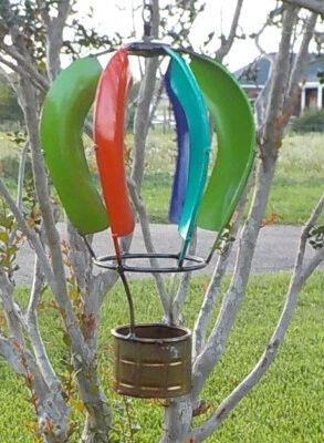 SMALL METAL ART HOT AIR BALLOON HANGING LAWN WIND SPINNER - Image 1 of 4