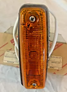TOYOTA COROLLA RIGHTHAND SIDE TURN SIGNAL LAMP ASSEMBLY 08.1974 - 07.1981 - Picture 1 of 4