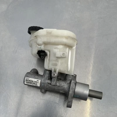2011-2012 Ford Explorer Brake Master Cylinder Assembly Genuine OEM BB5Z2140A - Image 1 of 4
