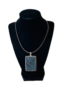 Collar Colgante Sundance Catálogo Peyote Pájaro Cuero Tooled y Plata de Ley - Imagen 1 de 21