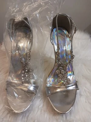 Zapatos de salón Michaelangelo Starburst plateados de tacón alto con detalles de cristal Foto 1 de 4