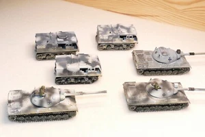 Roco Modelle 1:87 - 3 x Leopard I - 3 x Traktor 18 T. in Wintertarn - Bild 1 von 10