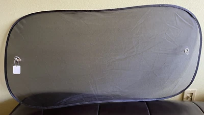 Protector solar trasero ventana coche Foto 1 de 4