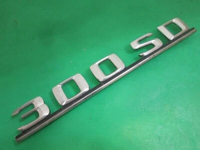 Mercedes Benz 300 SD Rear Trunk Logo Emblem 126 817 07 15 - Image 1 of 4