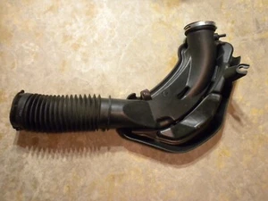 11-19 Dodge Challenger 3.6 / 3.6L Air Intake Duct With Attached Rubber Hose Tube - Bild 1 von 2