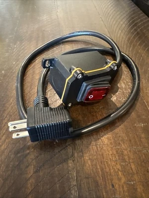 Interruptor de cabo em linha com cabo 3,3 pés 14 AWG plugue piggyback (3 pontas), IP67 Waterp - Imagem 1 de 4