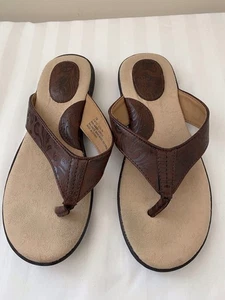 B.O.C. BOC Women's Thong Flip Flop Sandals Sz 7 M Brown Comfort Tooled - Picture 1 of 6