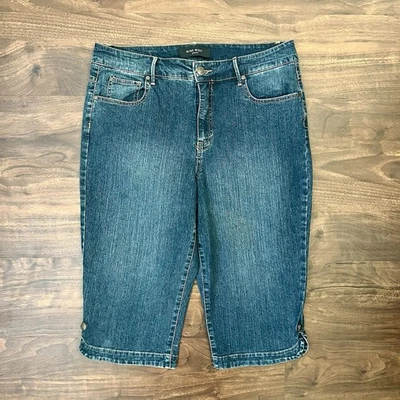 Bermuda jeans azul elástica Nine West com fenda lateral e botões feminina tamanho 14 - Imagem 1 de 4