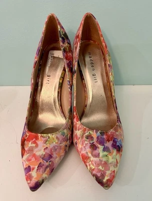 Tacones de aguja coloridos acuarela con punta florales para mujer Madden Girl talla 7 Foto 1 de 4