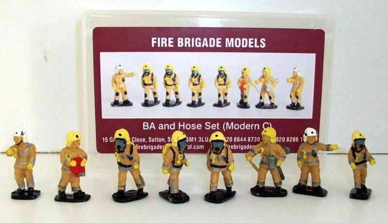 Fire Brigade models 1/72 Scale - FBM16 BA & Hose set modern C Figures - Image 1 of 1