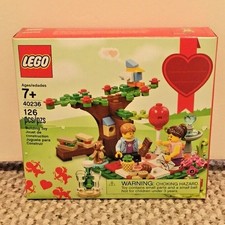 LEGO Seasonal (40236) Romantic Valentine Picnic - NISB Ready to Ship!