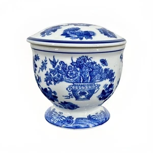 Footed Chinoiserie VTG Blue & White Chinese Lidded Floral Butterfly Pot 7” Tall - Picture 1 of 5