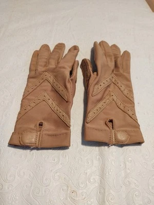 Ladies Vintage Leather Gloves Real Kid Isotoner Grandoe Italy. Size Small. - Image 1 of 4