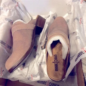 Minnetonka hellbraune/braune Leder Pantoletten US 6 NEU - Bild 1 von 5