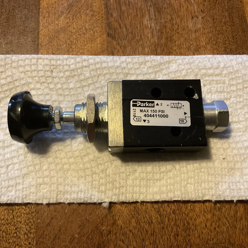 New Parker 404411000 Manual Air Control Valve 3-Way 1/8" NPT - Image 1 of 4