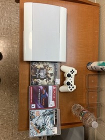 Glacier White Ps3 Super Slim Console 500gb.  with 3 games all working just fine 