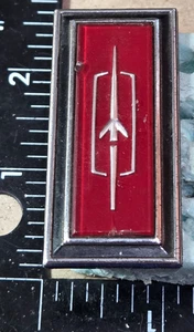 OLDSMOBILE DELTA CIRCA '85 ROOF EMBLEM 9836064 (6217) - Picture 1 of 8