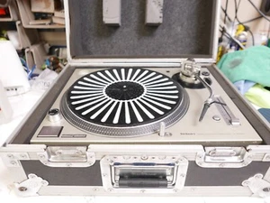 Technics SL-1200 M3D silver Turntable with Road Runner flight case Good working - Picture 1 of 24