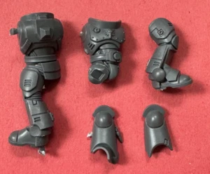 NUEVO Lobos Espaciales TORSO Y PIERNAS DE CAZADORES GRISES (C) - Bits 40K - Imagen 1 de 2
