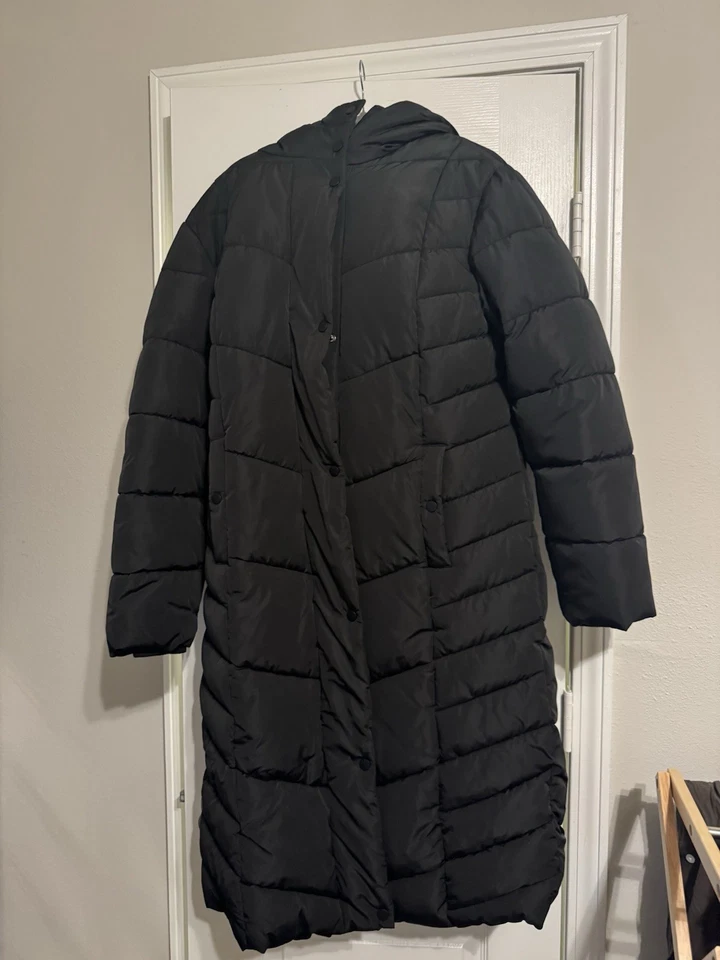 Abrigo largo negro grueso acolchado talla mediana  Foto 1 de 4