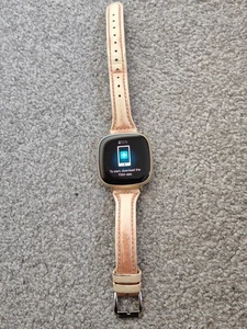 Fitbit Versa 3 Health & Fitness Smartwatch mit GPS AF14 - Bild 1 von 5
