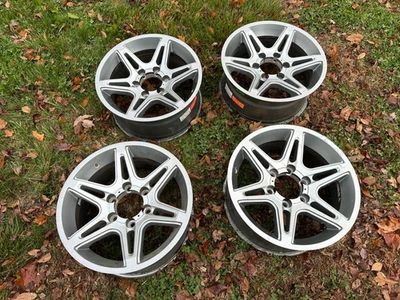 17-inch Toyota Tacoma OEM Texas Edition Wheel Rim 2012-2014 - Image 1 of 4