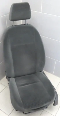 FORD FOCUS II / 2 / 5 türer / SITZ / Fahrersitz / vorne links / STOFF (BF44) - Bild 1 von 4