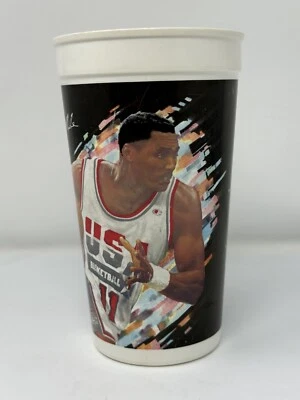 McDonald's USA Dream Team Cup Karl Malone Utah Jazz 1992 NBA Baloncesto Foto 1 de 4
