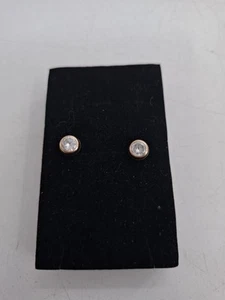 9ct 375 Yellow Gold Round Sparkle Clear Stone Earrings/Studs - Picture 1 of 6